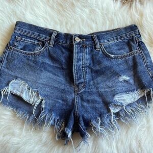 We the free people distressed chewed destroyed hem cut off shorty shorts 28